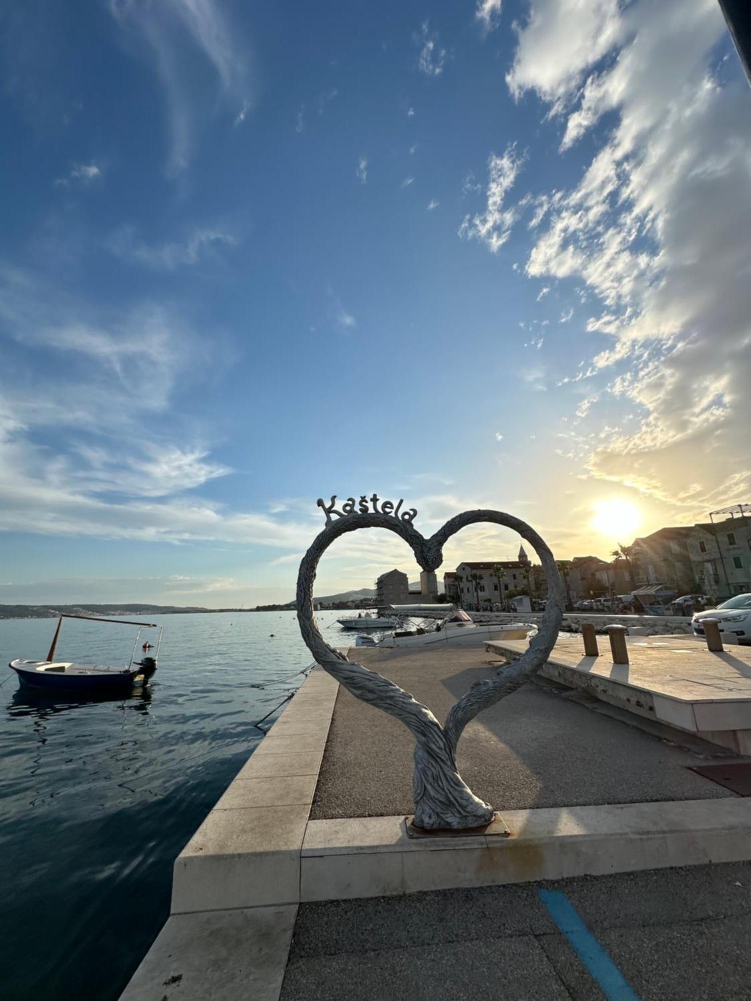 Bee House Suite - Brand New Apartment 100 M From Sea Kaštela Exteriér fotografie